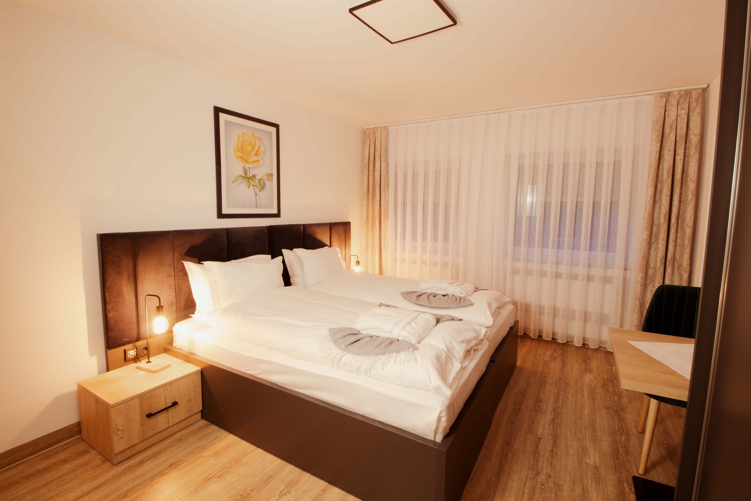 Business-Doppelzimmer, 1 Schlafzimmer, Nichtraucher, Klimaanlage | Zimmersafe, Schreibtisch, Verdunkelungsvorhänge, kostenloses WLAN
