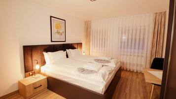 Business Double Room, 1 Bedroom, Non Smoking, Air conditioning | In-room safe, desk, blackout curtains, free WiFi
