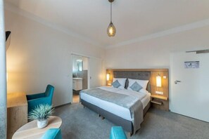 Habitación Business doble, 1 habitación, no fumadores, Aire acondicionado | Caja fuerte, escritorio, cortinas opacas y wifi gratis