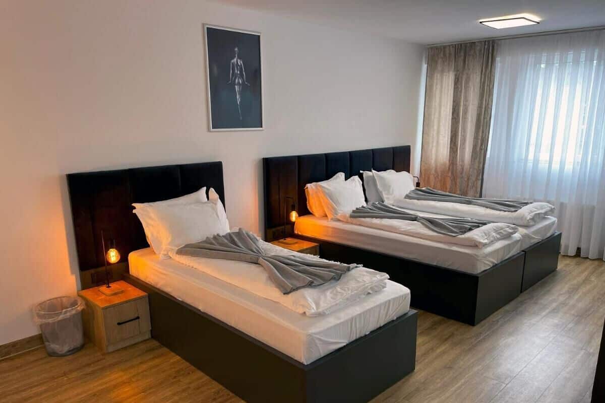 Business Triple Room, 1 Bedroom, Non Smoking, Air conditioning | In-room safe, desk, blackout curtains, free WiFi