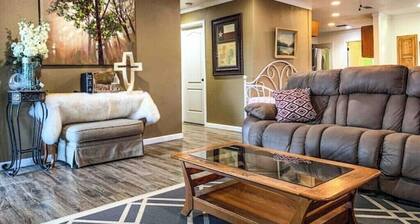 ★Clean&Comfy★3BR/2BA Home★EZ access to Loop289/I27