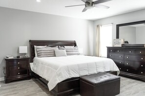 3 عدّة غرف نوم ومكواة/لوح كي وواي فاي وملاءات أسرّة