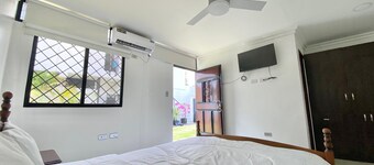 Beautiful Room in Ciudadela Las Garzas, next to San Marino, Guayaquil