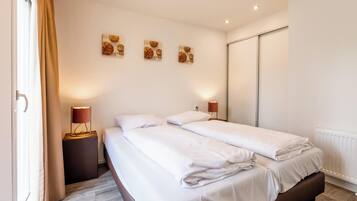 2 bedrooms, bed sheets