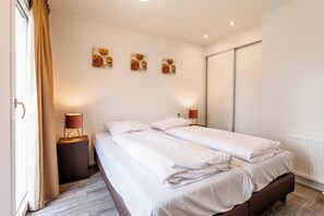 House | 2 bedrooms, bed sheets - Holiday Home With gas Fireplace & Bath (Bemelen)