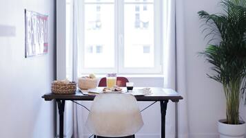 Superior-lejlighed - byudsigt | Spisning på værelset