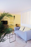 高级公寓, 城市景观 | 起居区 | 平板电视