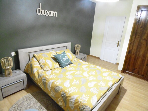 3 bedrooms, iron/ironing board, free WiFi