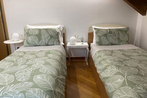 2 bedrooms, desk, iron/ironing board, WiFi