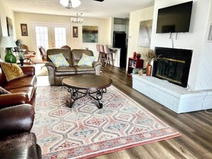 Living area - ★Clean&Fresh★3BR/2BA★EZ access to S LBK/S Loop 289 (Lubbock)