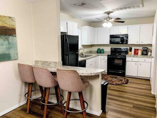 ★Clean&Fresh★3BR/2BA★EZ access to S LBK/S Loop 289