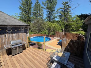 Outdoor dining - Charming 3-bedroom house with a Pool, WiFi, AC  5 minutes from the Dreams Park (Milford)