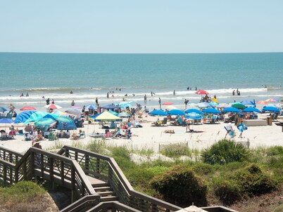 Sea Pines-Lake Forest, Stunning Lagoon View, On-Site Pool and Pickleball/Tennis