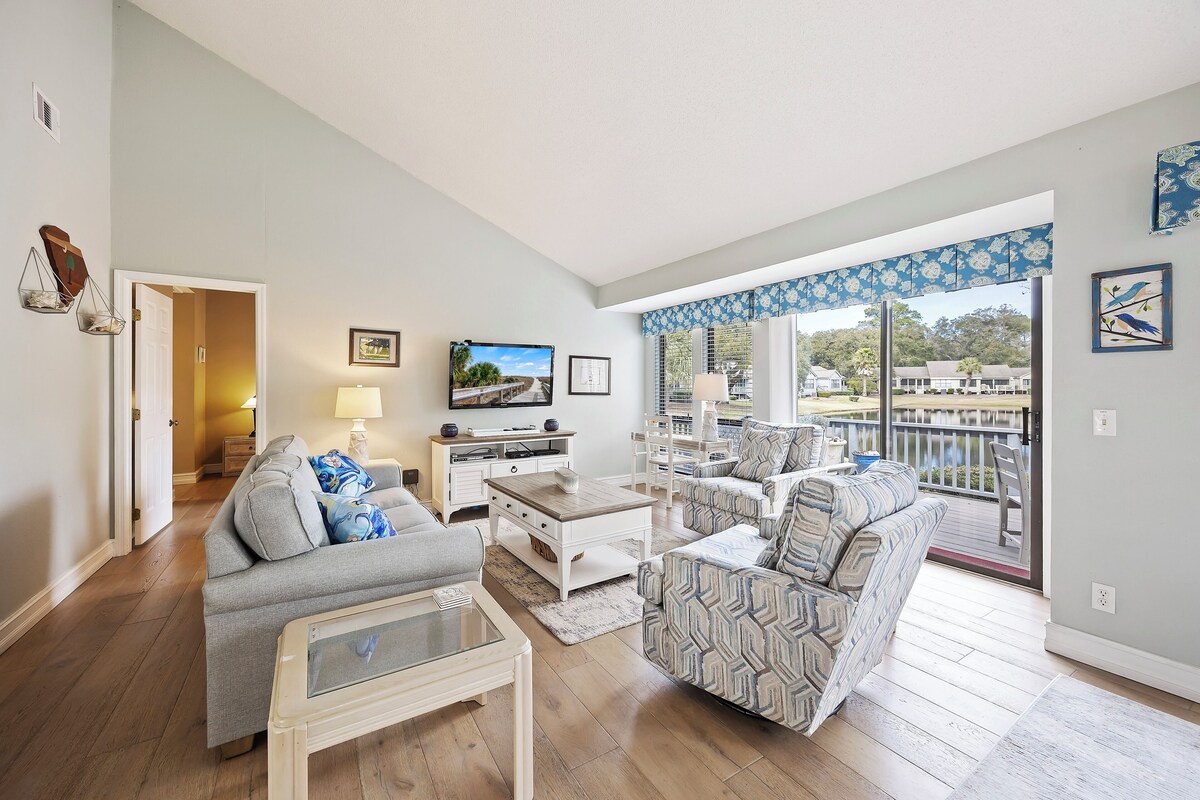 Sea Pines-Lake Forest, Stunning Lagoon View, On-Site Pool and Pickleball/Tennis