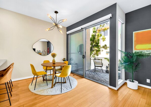 Dining - Cozy Urban Townhome with 2 Car Garage (San Diego)