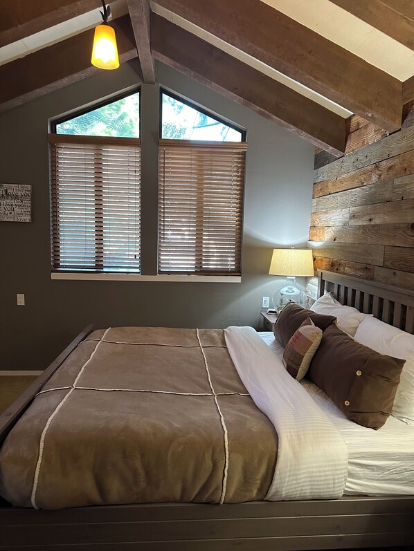 3 habitaciones, tabla de planchar con plancha, wifi y ropa de cama