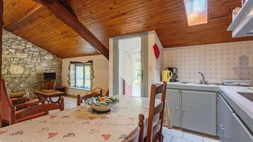 Fridge, oven, cookware/dishes/utensils