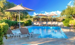 Outdoor pool - Plaisir Beachside Apts (Agios Nikolaos)