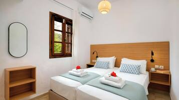 Premium bedding, in-room safe, iron/ironing board