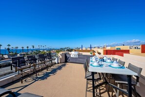 Outdoor dining - Panoramic Ocean Views, Rooftop Deck, Parking, AC (Oceanside)