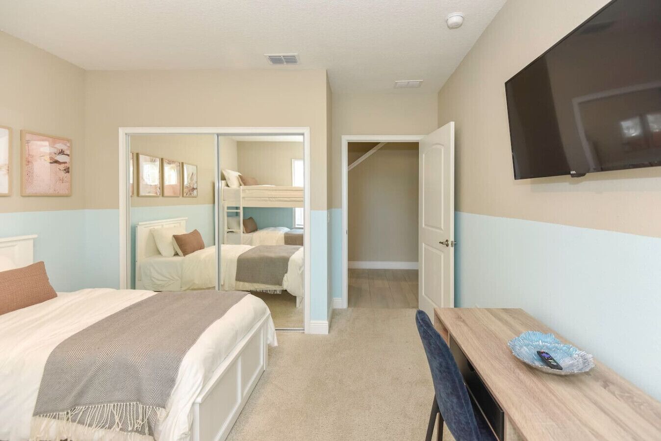 3 Schlafzimmer, Schreibtisch, Bügeleisen/Bügelbrett, Reisekinderbett