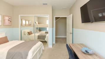 3 Schlafzimmer, Schreibtisch, Bügeleisen/Bügelbrett, Reisekinderbett