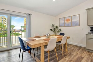 Dining - Luxury Beach House | OCEAN VIEW | Game Room | 3 BR (Daytona Beach Shores)