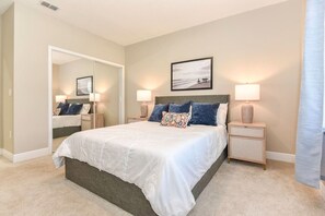 3 Schlafzimmer, Schreibtisch, Bügeleisen/Bügelbrett, Reisekinderbett
