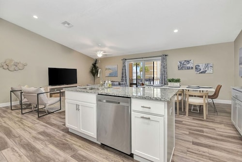 Daytona Getaway,Walk to Beach,Game Room,Parking,AC