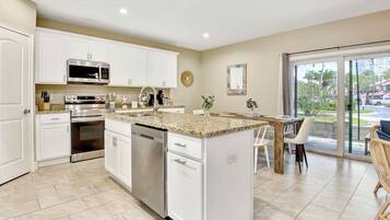 Fridge, microwave, stovetop, dishwasher