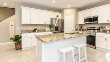 Fridge, microwave, stovetop, dishwasher