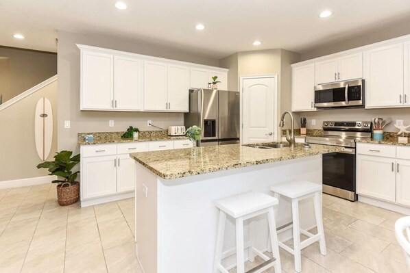 Fridge, microwave, stovetop, dishwasher