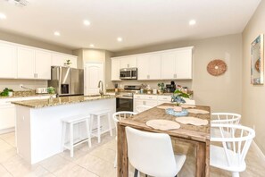 Fridge, microwave, stovetop, dishwasher