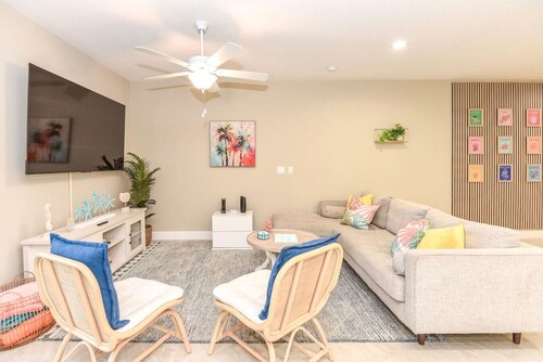 Beach Bliss, 5 MIN to BEACH-Game Room, Parking, AC