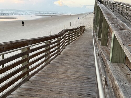 OCEAN VIEW | Retro Arcade | Game Room, Parking, AC