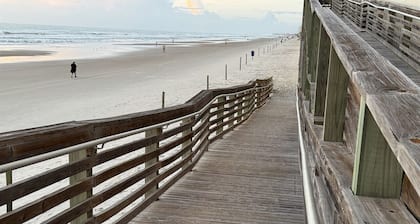 OCEAN VIEW | Retro Arcade | Game Room, Parking, AC