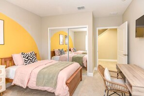 3 bedrooms, desk, iron/ironing board, travel crib