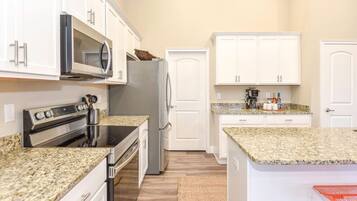 Coffee/tea maker, fridge, microwave, oven