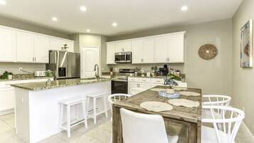 Fridge, microwave, stovetop, dishwasher