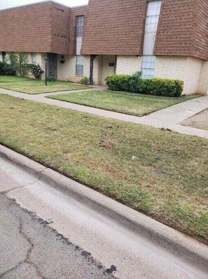 Property grounds - ★Clean&Spacious★ 3BR/2.5BA ★Near TTU/UMC/CNTRL LBK (Lubbock)