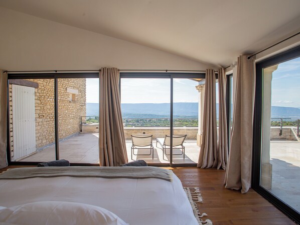 4 Schlafzimmer, Bügeleisen/Bügelbrett, Reisekinderbett, WLAN