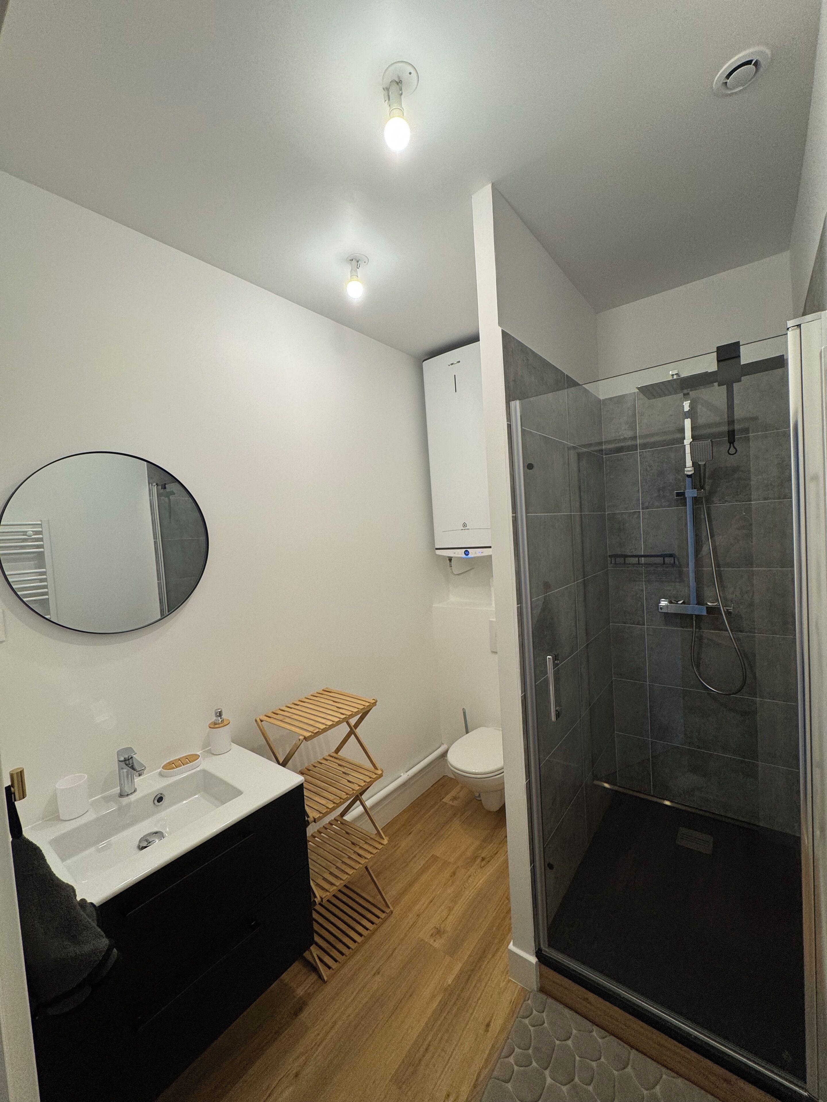 Dusche, Haartrockner, Handtücher, Seife