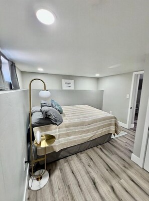 1 habitación, escritorio, wifi gratis y ropa de cama