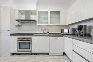 Fridge, microwave, oven, dishwasher