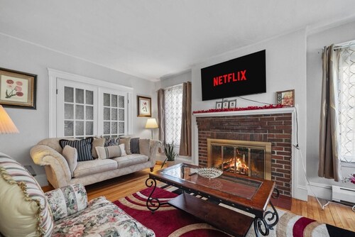 Spacious 4-bedroom, 2 bathroom house with WIFI in charming Worcester