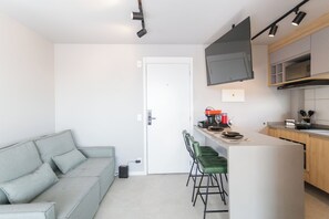 Cortinas blackout, tabla de planchar con plancha y wifi gratis 