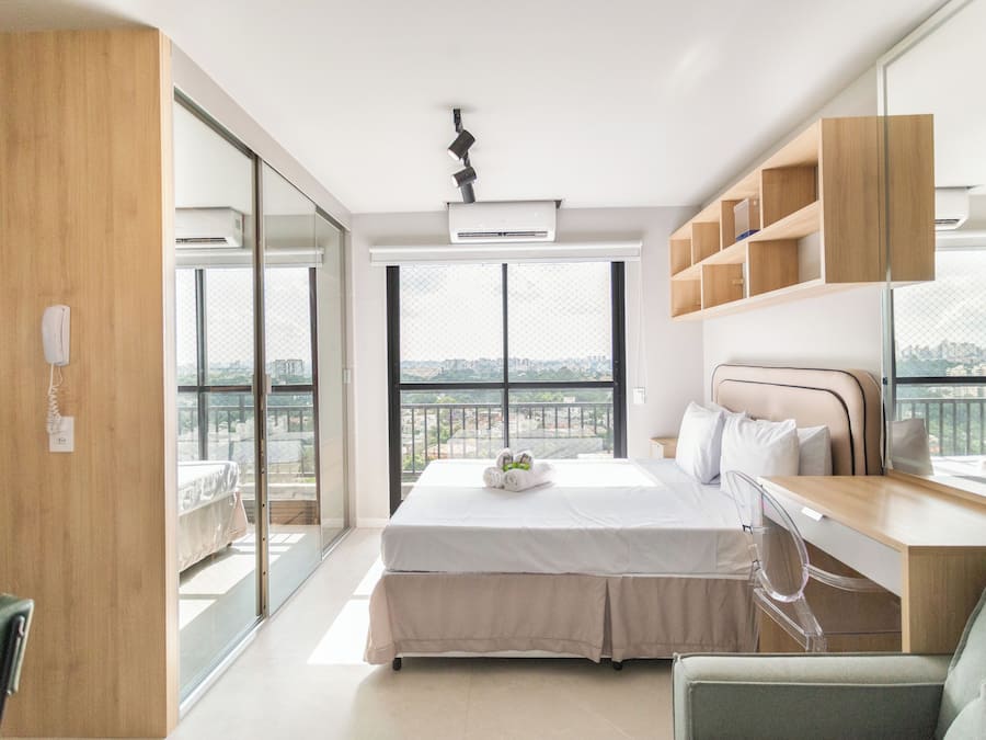 Estúdio | Cortinas blackout, ferros/tábuas de passar roupa, Wi-Fi de cortesia