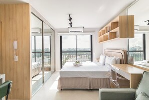 Cortinas blackout, tabla de planchar con plancha y wifi gratis 