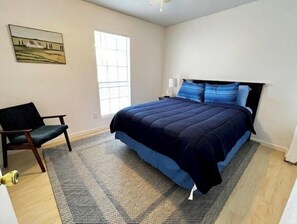 3 habitaciones, tabla de planchar con plancha y ropa de cama 