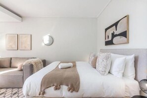 1 habitación, tabla de planchar con plancha, wifi y ropa de cama 